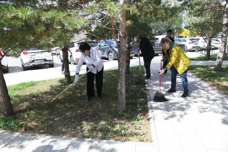 «Таза Қазақстан»: В Астане работники сферы культуры провели экологическую акцию