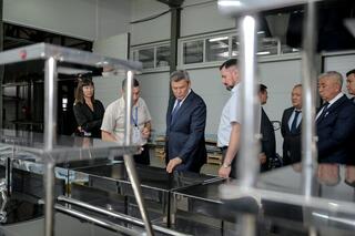 Аким области посетил ТОО «КазахМедИмпорт»