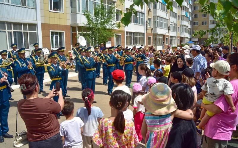 Новый двор открыли в столичном районе Сарайшык в День Государственных символов