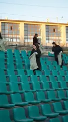 «Таза Қазақстан»: болельщики убрали мусор после футбольного матча в Жезказгане