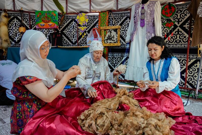 Работа с войлоком, рукоделие и национальные игры: при столичной школе работает уникальный этнолагерь