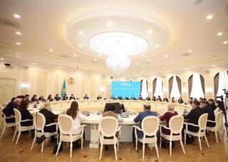 Аким Мангистауской области с экспертами обсудил проект новой Конституции