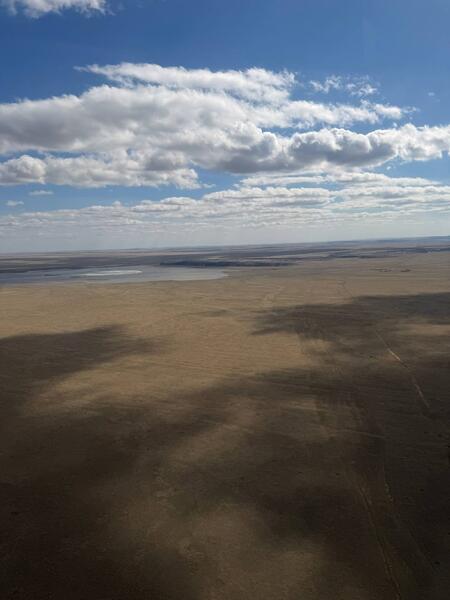 Аким области Асаин Байханов совершил облет Баянаульского района, ознакомился с ходом сброса воды с водохранилищ «Акжар» и «Каратока» Карагандинской области, а также оценил состояние лиманов