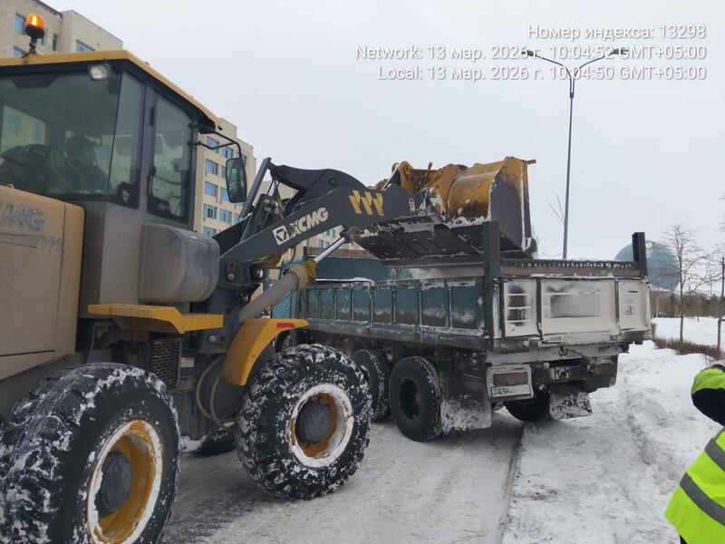 Более 1 800 единиц спецтехники задействовано в снегоуборочных работах в Астане