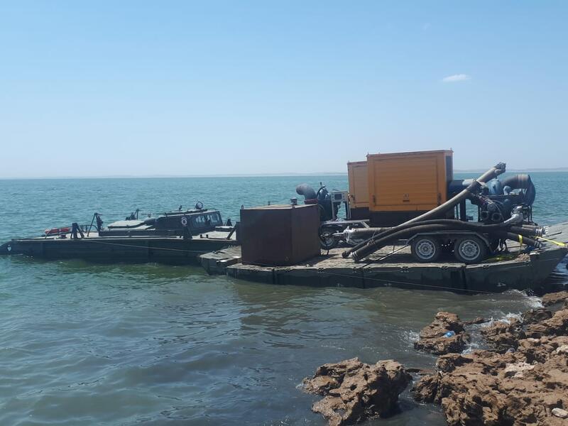 Военные инженеры обеспечивают жителей Шардары питьевой водой