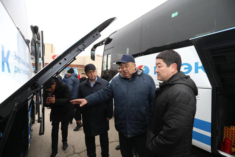 В Актау предприятию MAЭK вручили 20 автобусов