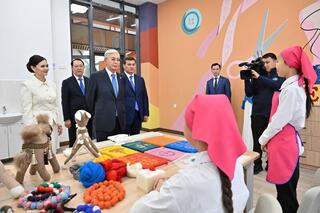 Глава государства ознакомился с деятельностью творческо-инновационной академии «Сыр жұлдыздары»