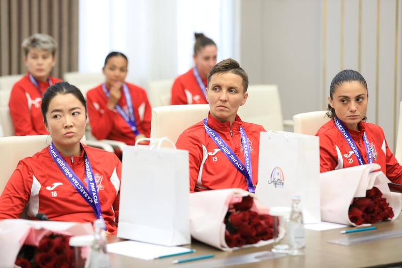 Аким области Асхат Шахаров принял женский футбольный клуб «Ақтөбе» - чемпионов Казахстана