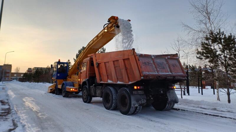 Почти 3 000 дорожных рабочих и свыше 1 400 единиц спецтехники задействованы в снегоуборочных работах в Астане