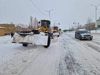 Свыше 1700 единиц спецтехники вышли на уборку снега в Астане