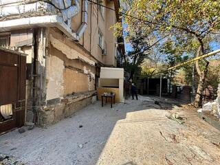 В Алматы снесли очередную незаконную пристройку