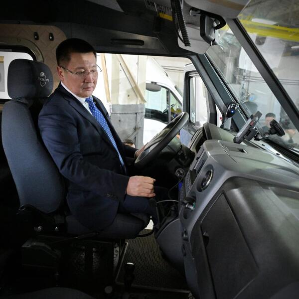 Аким области Асаин Байханов в рамках рабочей поездки посетил ряд инвестиционных объектов региона, ознакомился с ходом строительства гостиницы «Novotel», а также побывал на предприятиях центральной промышленной зоны областного центра