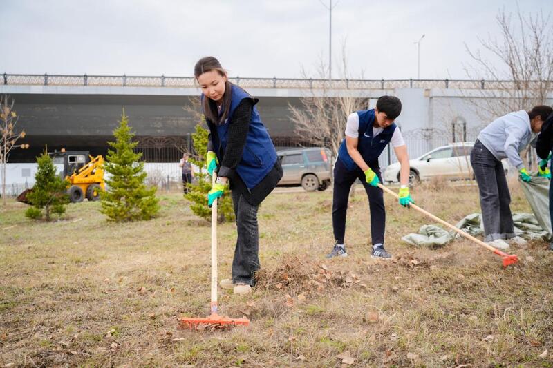 «Таза Қазақстан»: столичная молодежь провела экоакцию на набережной Есиля