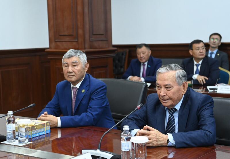 Государственному и общественному деятелю Бакбергену Досманбетову 80 лет