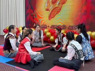 В Актюбинской области проходит фестиваль национальных традиций «Сыбаға»