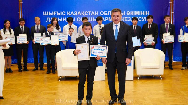 Аким ВКО встретился с одарёнными детьми