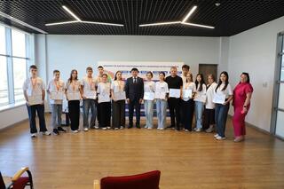 Аким города Ернат Бәзіл встретился с молодежью волонтёрской организации Lider.kz