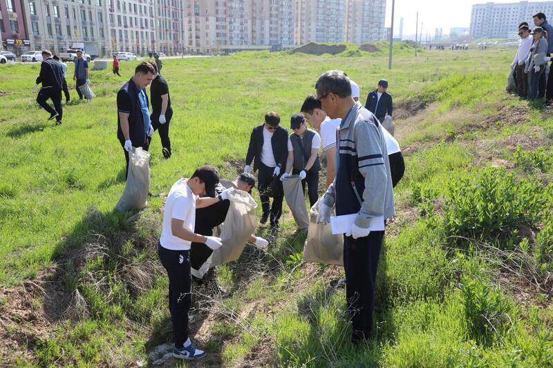 В КАРАТАУСКОМ РАЙОНЕ ПРОШЛА АКЦИЯ ЧИСТОТЫ В РАМКАХ ПРОГРАММЫ «ТАЗА КАЗАХСТАН»