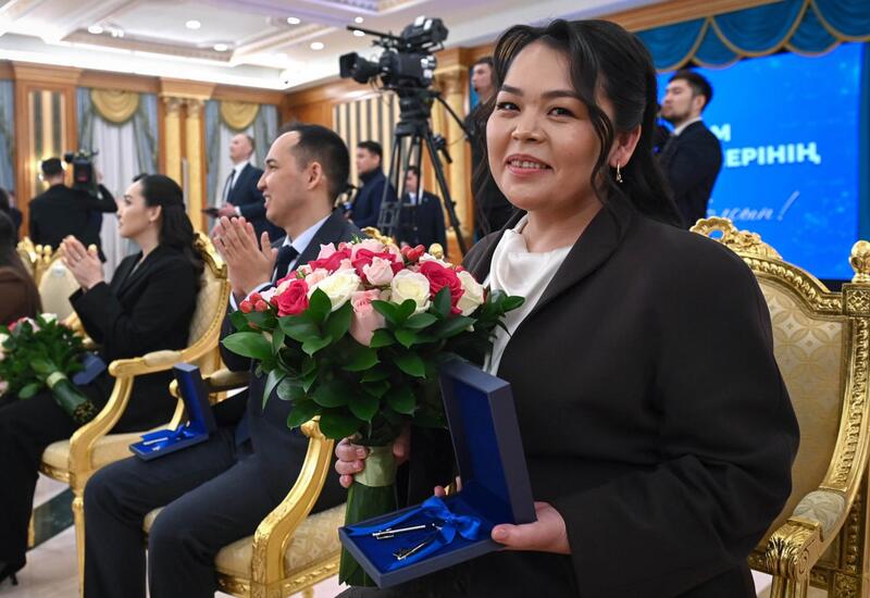 ГЛАВА ГОСУДАРСТВА ВРУЧИЛ КЛЮЧИ ОТ КВАРТИР МОЛОДЫМ УЧЕНЫМ