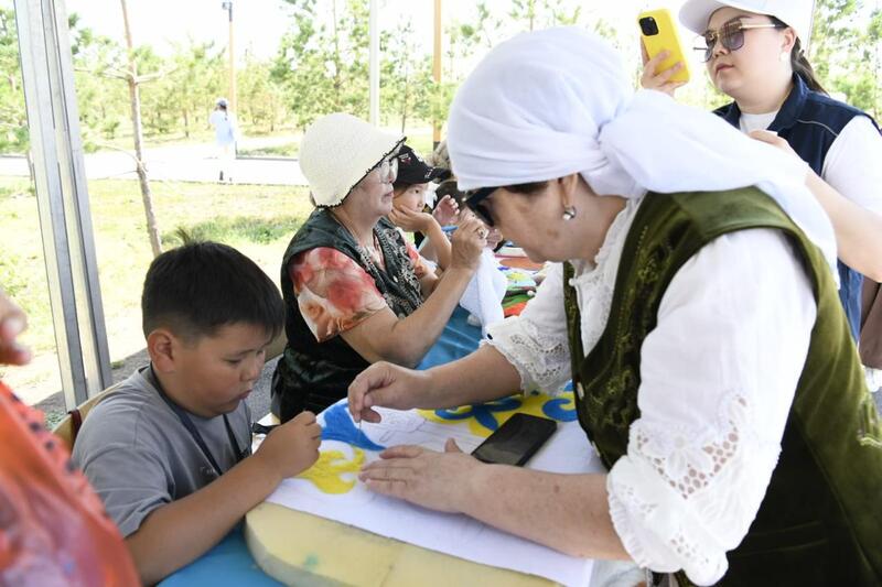 Масштабный семейный праздник провели в столичном парке
