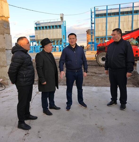 Аким области Асаин Байханов посетил село Кеменгер Павлодарского района, где ознакомился с реализацией крупных инвестиционных проектов и проверил ход строительства физкультурно-оздоровительного комплекса