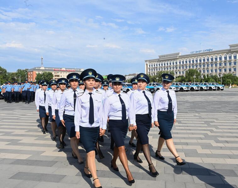 Сотрудникам полиции передано 94 служебных автомобиля