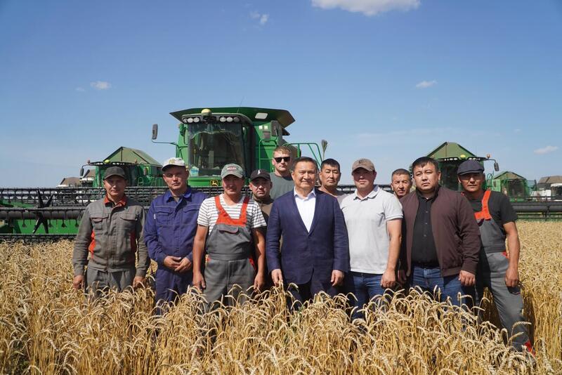 Марат Ахметжанов ознакомился с ходом уборочной кампании в Зерендинском районе