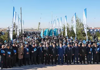 Состоялась церемония поднятия Государственного флага
