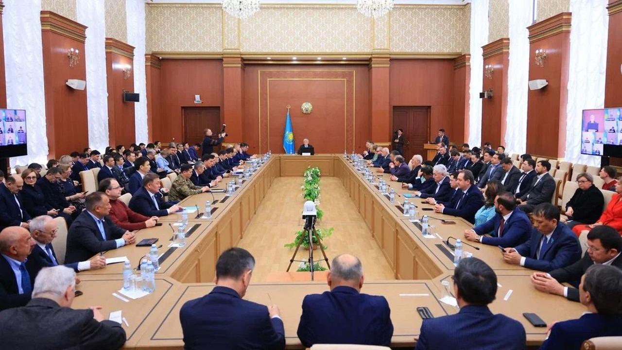 Проект новой Конституции обсудил актив Карагандинской области