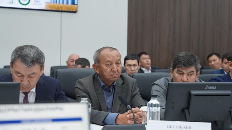 Айдарбек Сапаров обсудил с СХТП Алматинской области развитие АПК и меры государственной поддержки