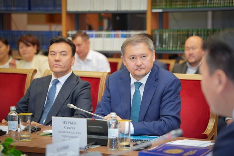 Новая академическая семитомная история Казахстана рекомендована к публикации