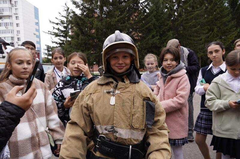 ДЧС ВКО обучили школьников правилам тушения пожара