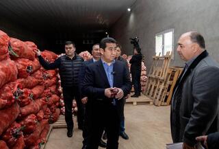 Министр сельского хозяйства обсудил проблемные вопросы аграриев в ходе рабочей поездки в Жамбылскую область