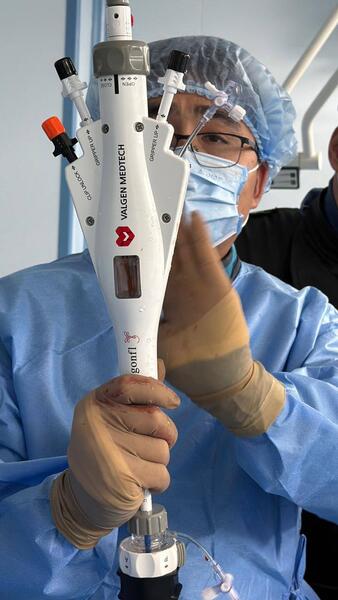 В НИИКВБ ВОССТАНОВИЛИ ФУНКЦИИ МИТРАЛЬНОГО КЛАПАНА ПАЦИЕНТУ ВЫСОКОГО ХИРУРГИЧЕСКОГО РИСКА