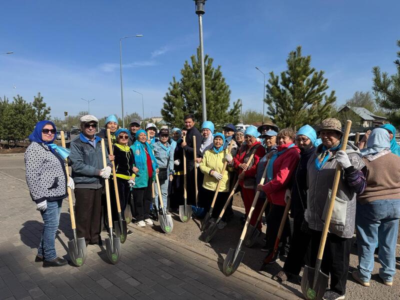 Более 100 тыс. человек приняли участие в общегородском субботнике в Астане