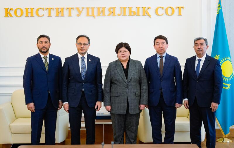 Конституционный Суд посетили международные наблюдатели за референдумом по новой Конституции