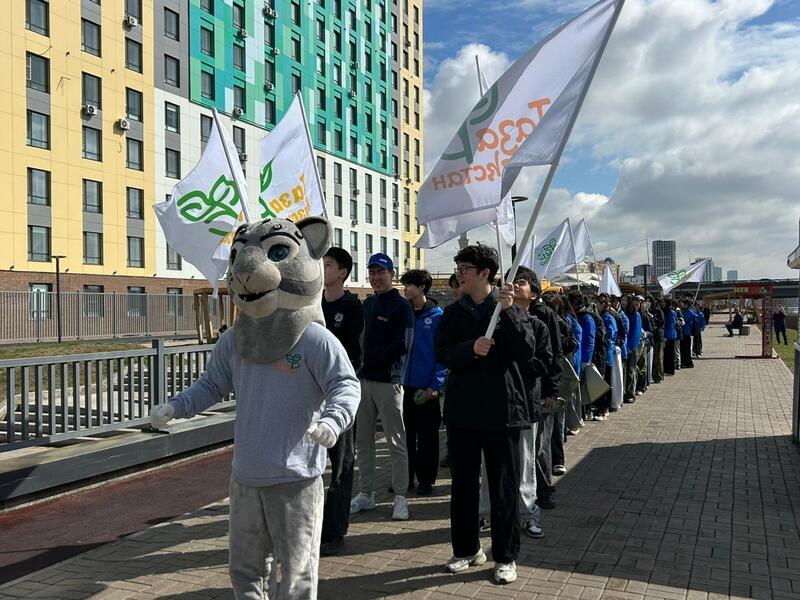 «Таза Қазақстан»: тонны мусора убрала столичная молодежь на набережной Есиля