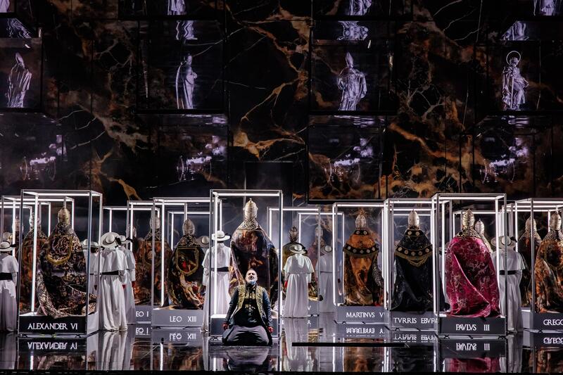 В Алматы проходят премьерные показы оперы «Тоска» в постановке всемирно известного режиссера Стефано Пода