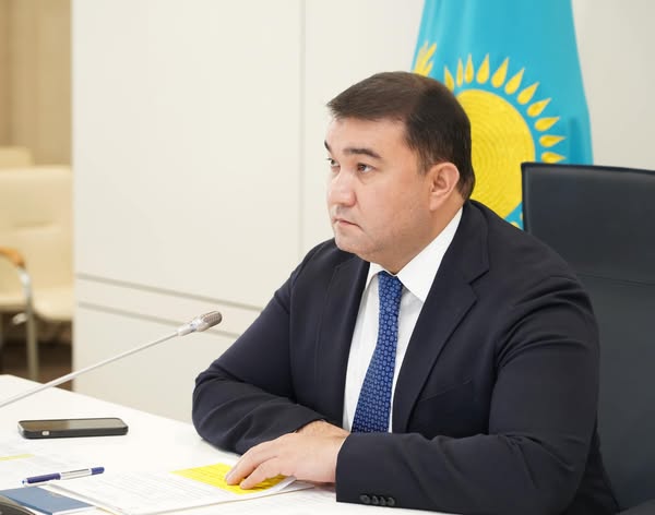 В ТУРКЕСТАНСКОЙ ОБЛАСТИ СТРОЯТ НОВЫЕ ЗАВОДЫ И ПРЕДПРИЯТИЯ