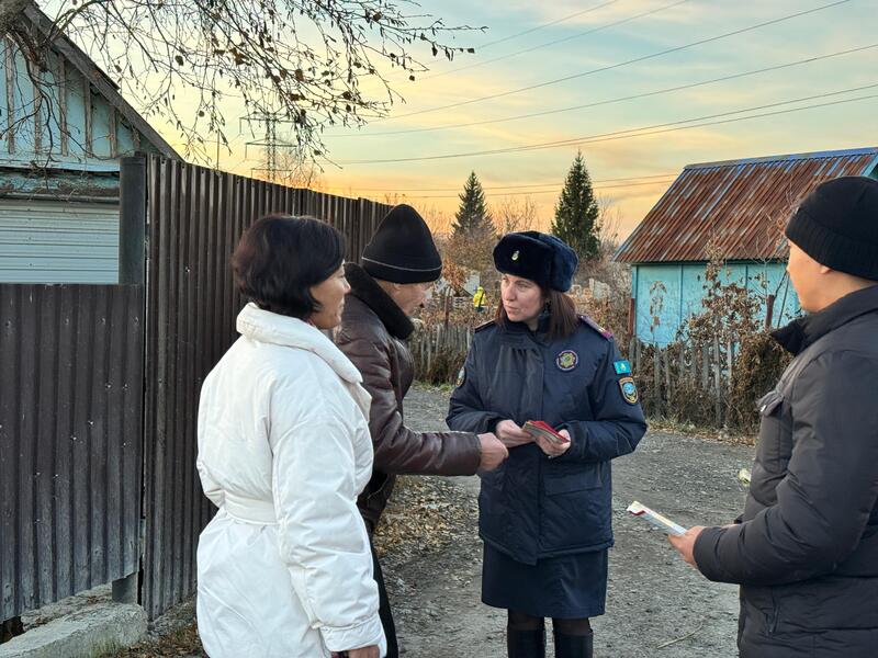 Спасатели МЧС проводят месячник пожарной безопасности в жилом секторе
