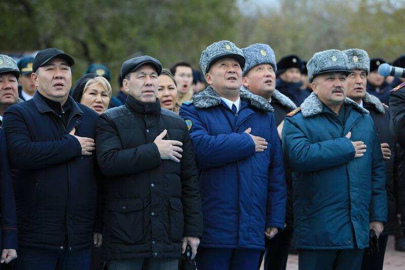Аким области Асхат Шахаров принял участие в церемонии поднятия флага