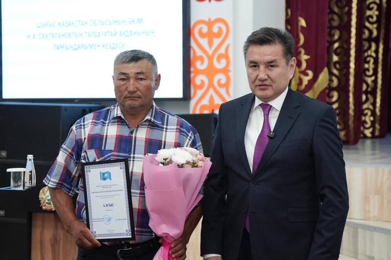 Аким ВКО отметил труд животноводов Тарбагатайского района