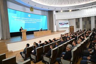 «Не завершив один объект, берутся за новые»: аким Алматы раскритиковал подрядчиков за срыв сроков