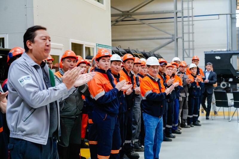 В Астане труженики тыла посетили отечественный завод по производству военной техники