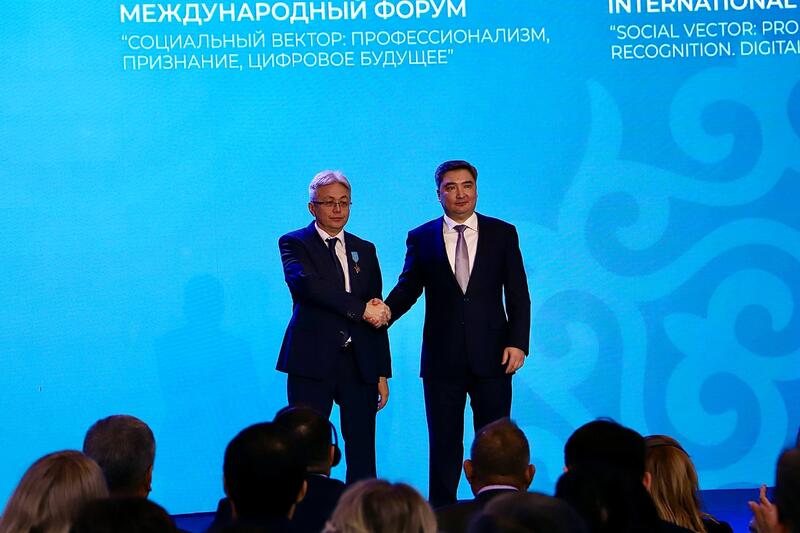 В Астане награждены ветераны социальной сферы и лучшие соцработники