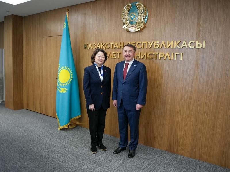 Министр юстиции Ерлан Сарсембаев встретился с Президентом Фонда Тюркской культуры и наследия Актоты Раимкуловой