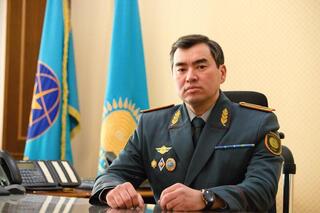 Поздравление Министра по чрезвычайным ситуациям генерал-майора Чингиса Аринова с Днем спасателя