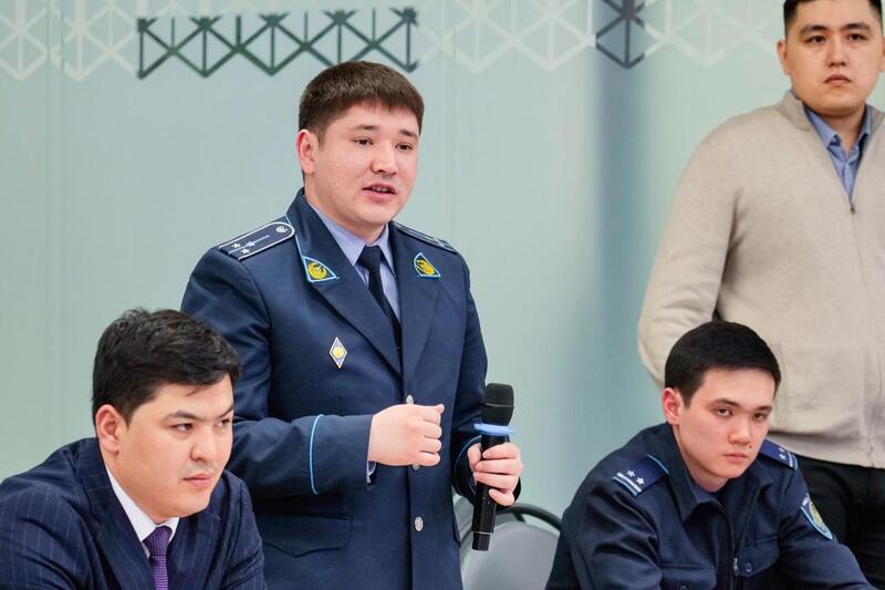 Как не стать жертвами мошенников: разъяснительное мероприятие для пенсионеров организовали в Астане