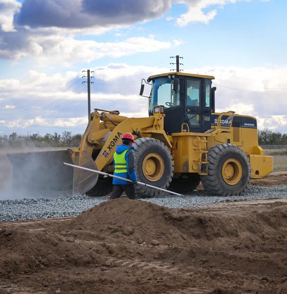 Аким области Асаин Байханов посетил село Кеменгер Павлодарского района, где ознакомился с реализацией крупных инвестиционных проектов и проверил ход строительства физкультурно-оздоровительного комплекса