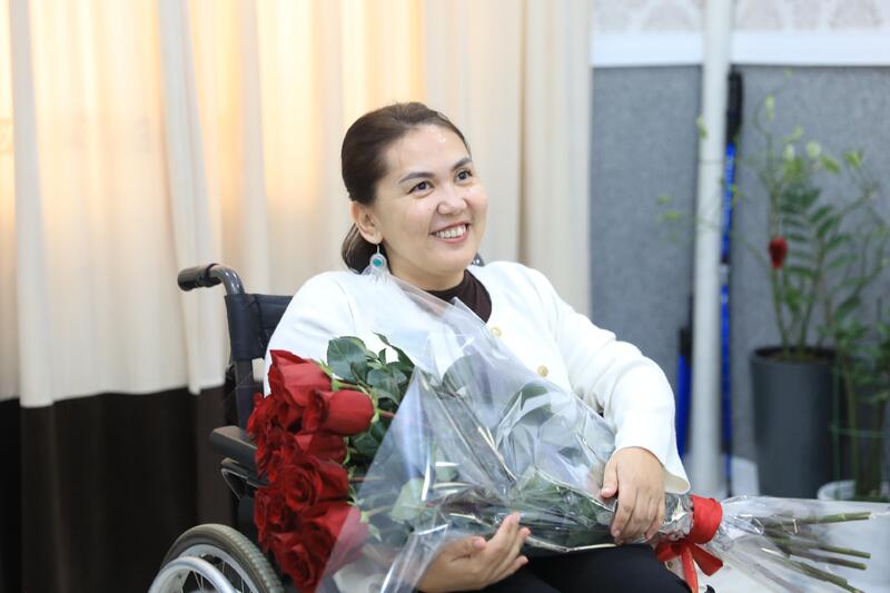 Асхат Шахаров в честь 8 Марта посетил дома актюбинок, внесших вклад в развитие области